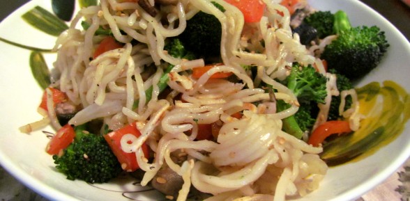 #htmlcaption_5385 Pan Fried Sesame Chinese Noodles with Veggies