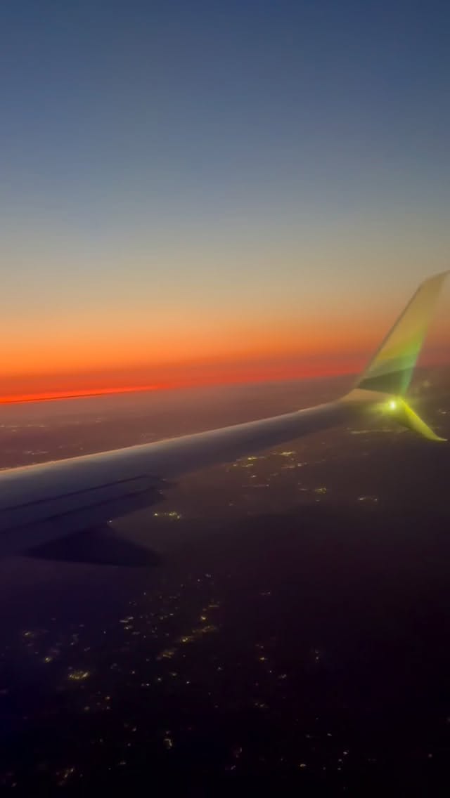 That thing you always talk about & think about doing but haven’t gotten the guts/energy/time to do? Make 2026 the year you freaking GO FOR IT. 

#livemoreworryless #2026goals #goalgetters #entreprenuermindset #sunset #chasingsunsets #viewoftheday #windowseatview