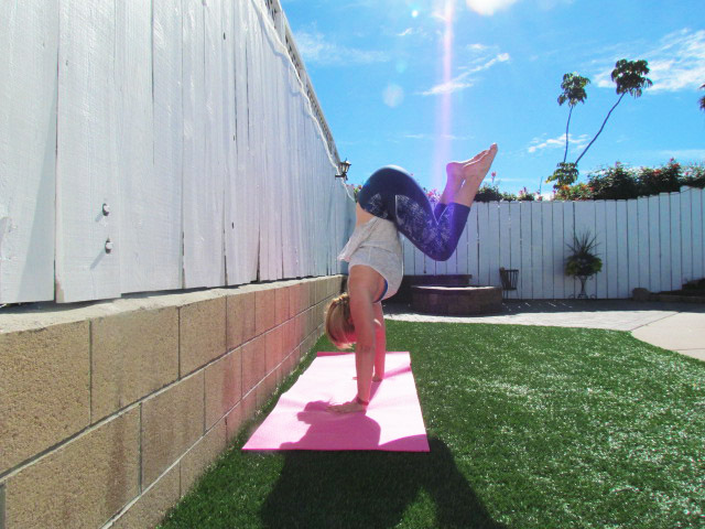 tuck headstand