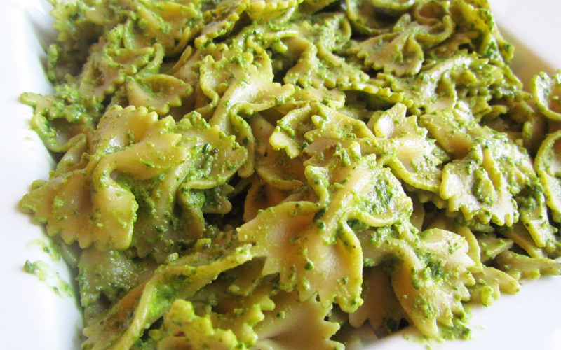 Avocado, Spinach & Walnut Pesto Pasta