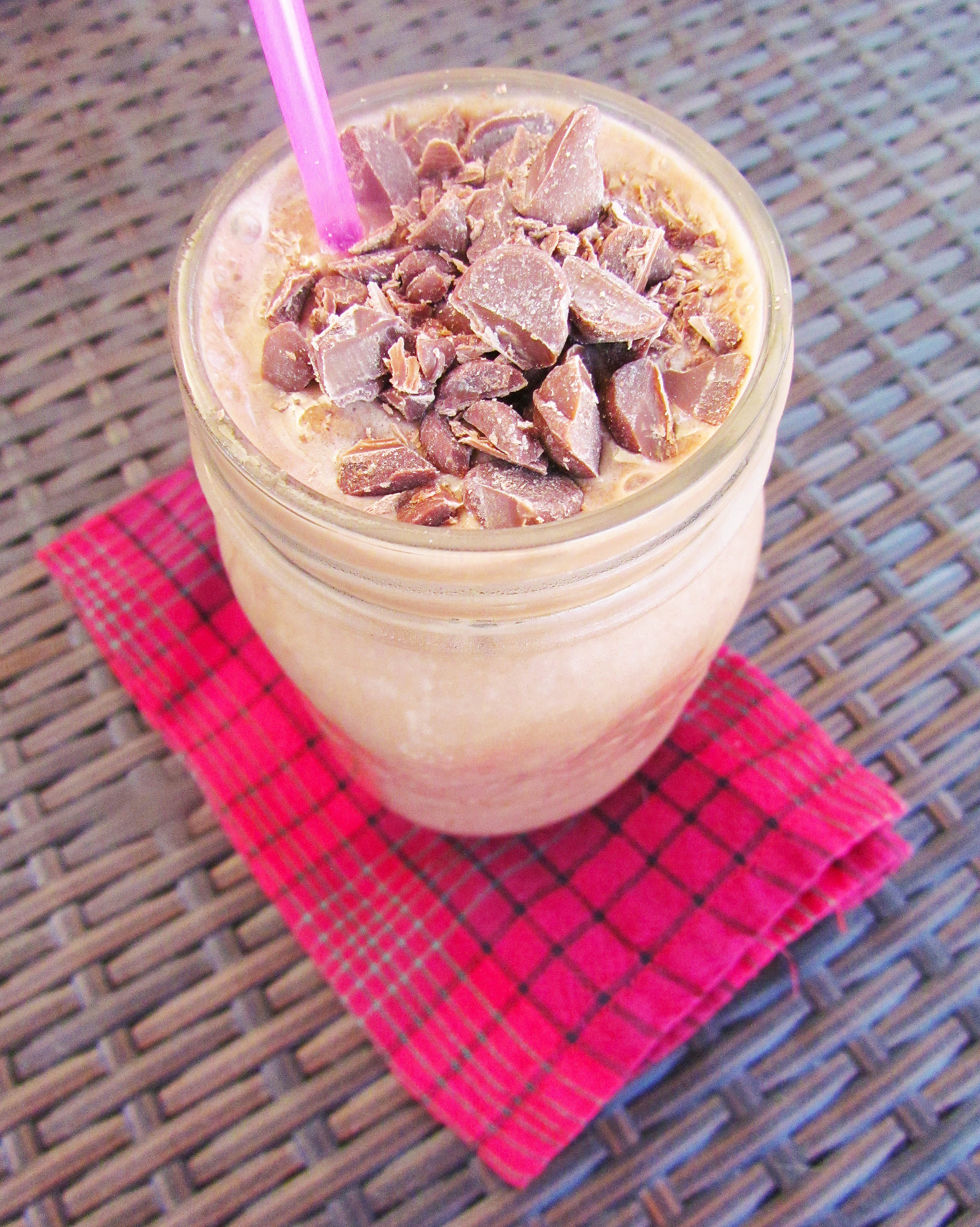 My Favorite Low Calorie Post-Workout Fuel: Chocolate Peanut Butter Protein Smoothie