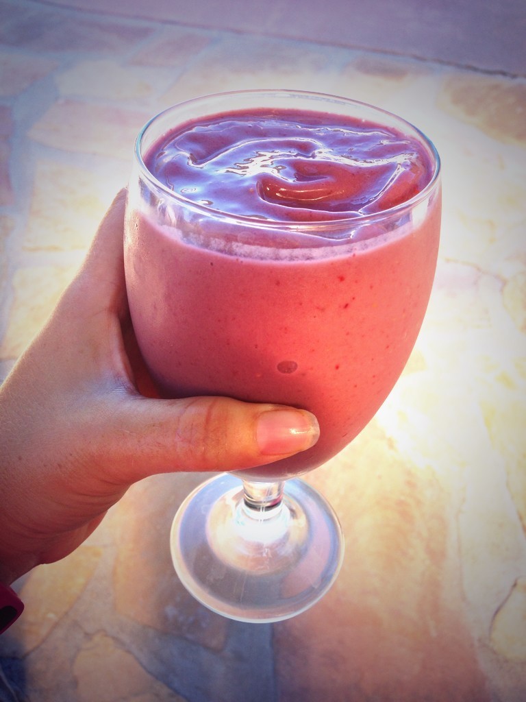 Manitoba protein berry smoothie