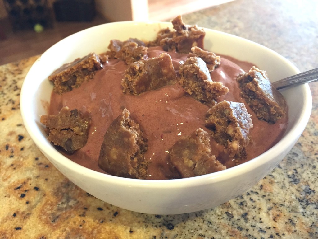 Raspberry banana smoothie bowl topped with Zing bar pieces 