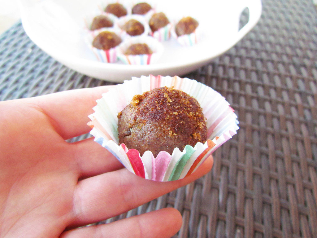 almond-date-truffles