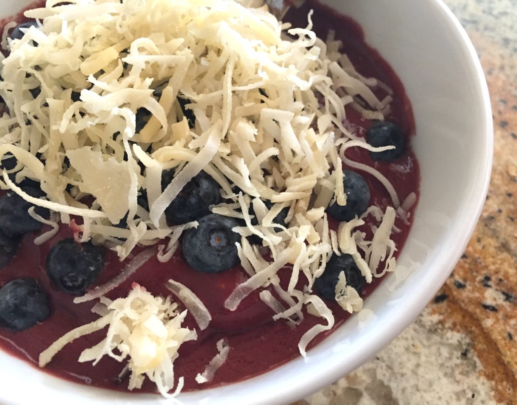 blueberry coconut smoothie bowl