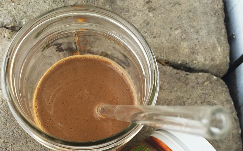 Superfood Chocolate PB Chia Smoothie + Amazing Grass Giveaway!