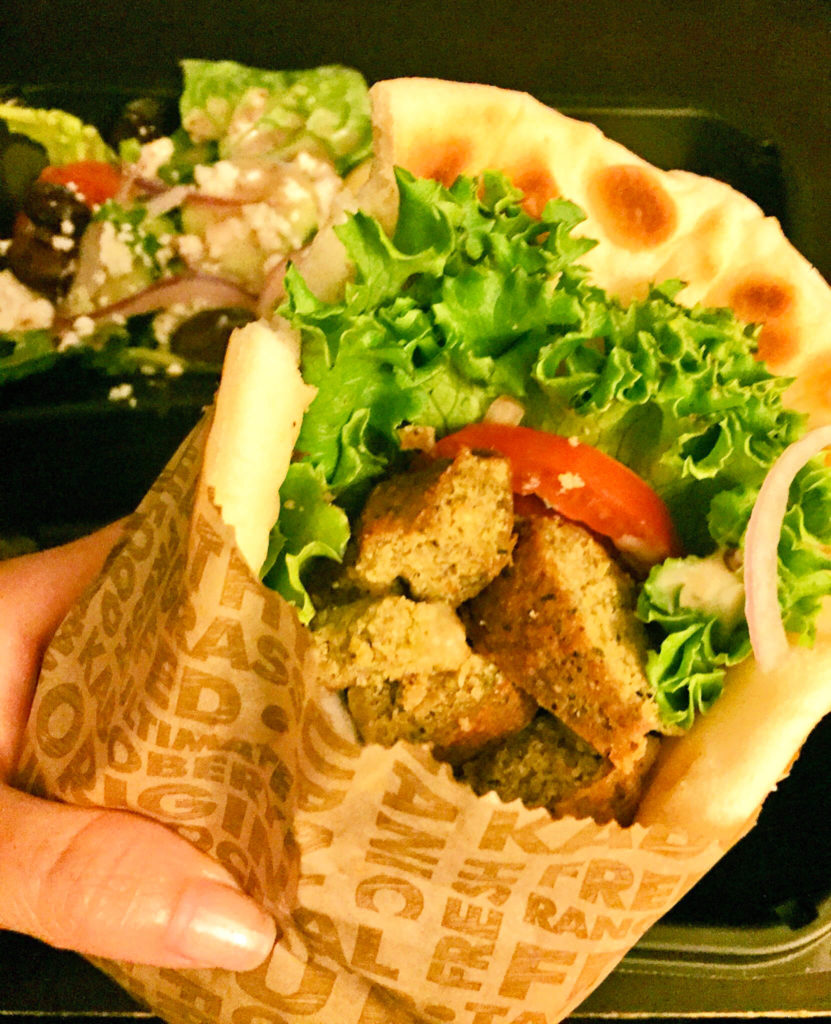 Luna Grill falafel