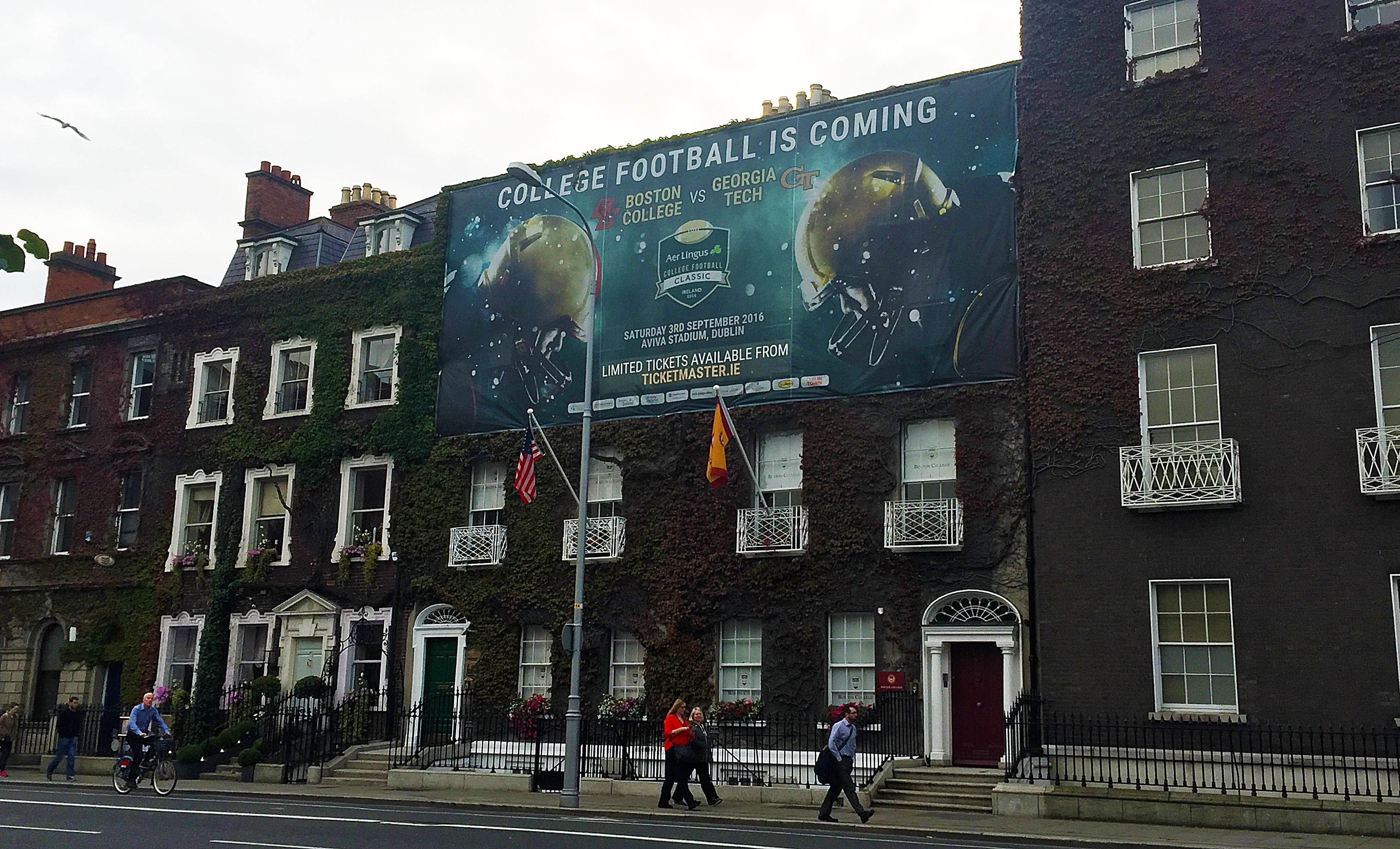 dublin-college-football-sign