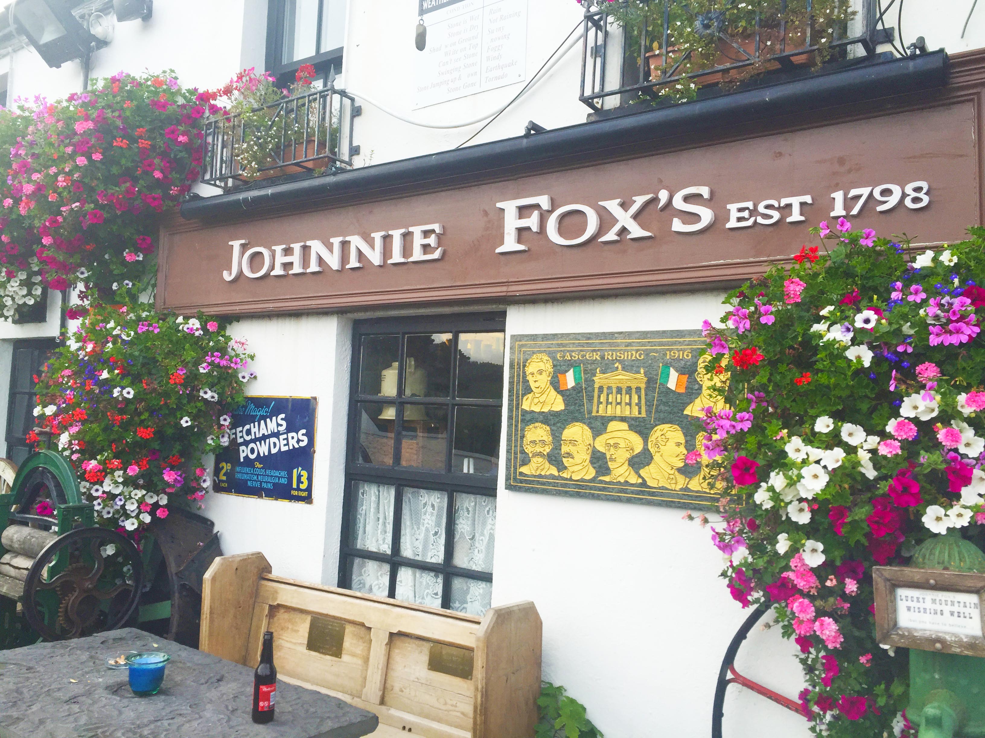 johnnie-foxs-exterior