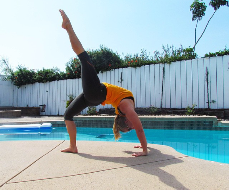 backyard-wheel-pose