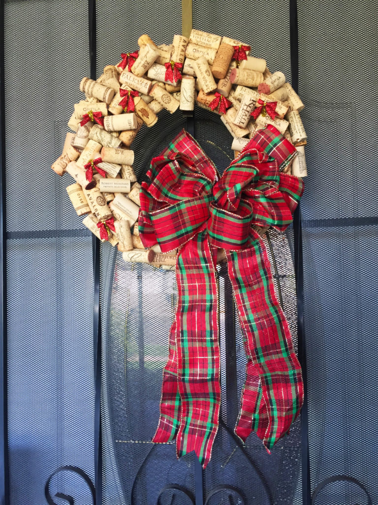 My best DIY project to date is back! This wine cork Christmas wreath is my favorite outdoor decoration. 