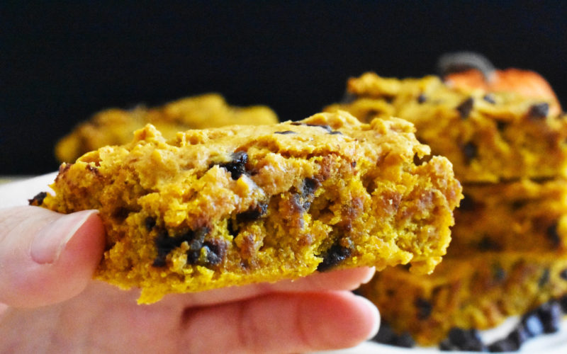 Chocolate Chip Pumpkin Cookie Bars {vegan}