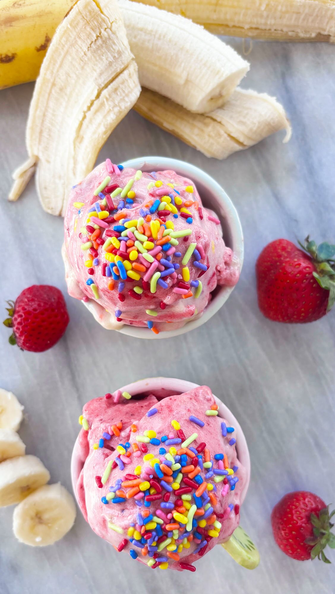 Packed with fruit… but my kid calls it ice cream🍦We love breaking out our @yonanas gadget all summer long! 

My favorite way to make fruit soft serve 👇🏼

INGREDIENTS
1 sliced ripe banana, frozen
2/3 cup strawberries, frozen
favorite toppings: sprinkles, nuts, nut butter, etc

INSTRUCTIONS
Remove your fruit from the freezer. Allow it to thaw for about 10 minutes, until it starts to slightly soften.
Place the frozen fruit into the Yonanas maker, a handful at a time. I like to run about 1/2 the banana, then the strawberries, and then the rest of the banana through the machine straight into a bowl. I then use a spoon to swirl the fruit together, and immediately place the soft serve into cones if using.
Add in your favorite toppings and enjoy before it melts!
Serves 1 - scale up as desired! 

#healthyeating #eatrealfood #fruit #healthydessert #yonanas
